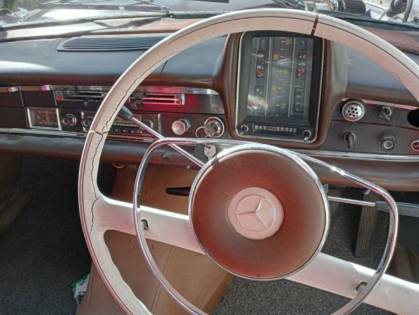 画像2: 1967 Mercedes. Model 110 Fintail　メルセデス　モデル110