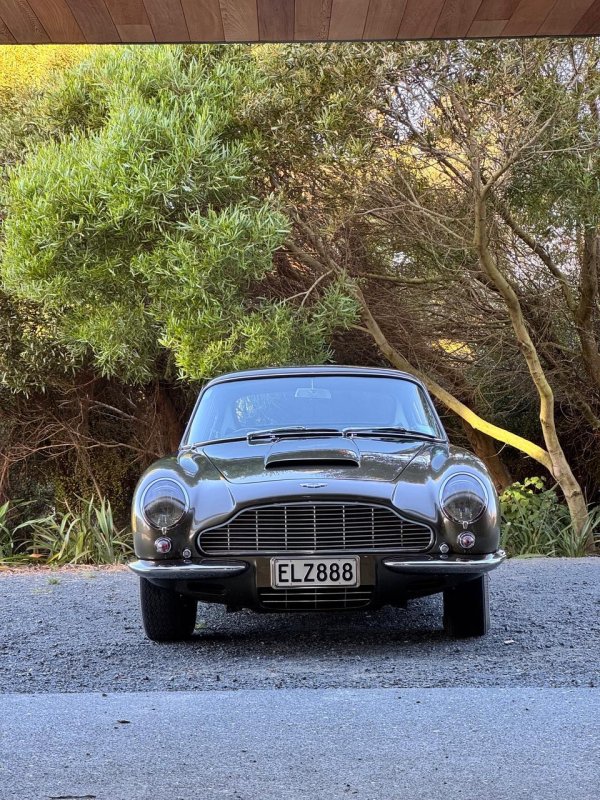 画像1: 1967 アストンマーティン DB6 Vantage